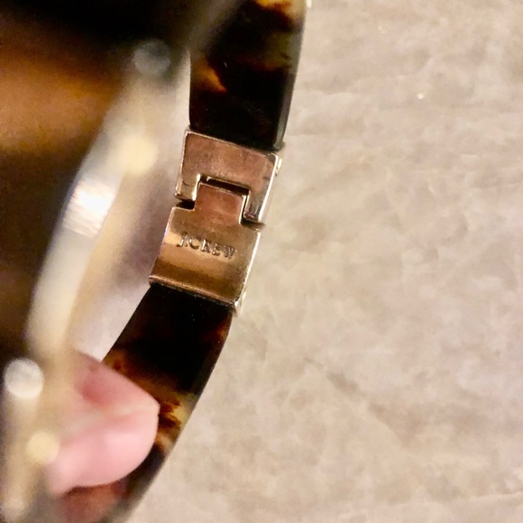 JCrew Tortoise bangle with gold claw clasp - Picture 2 of 4